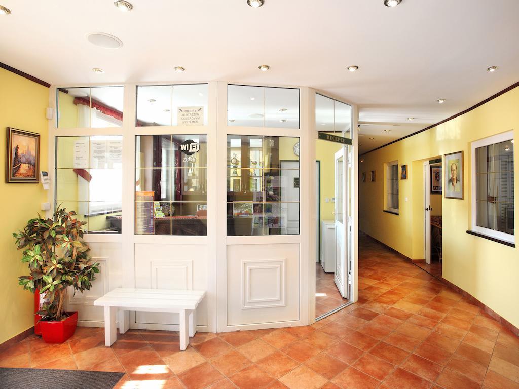 Hotel Milan Vopicka Hluboká nad Vltavou Buitenkant foto